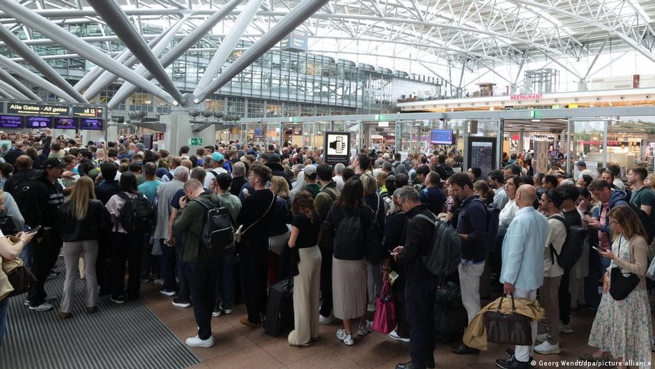 Hamburg Airport Shut Down After Man Enters Restricted Area