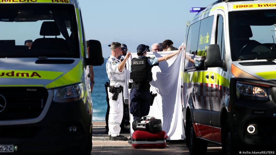Woman in her 30s suffers critical injuries from shark bite at Coogee Beach, Sydney