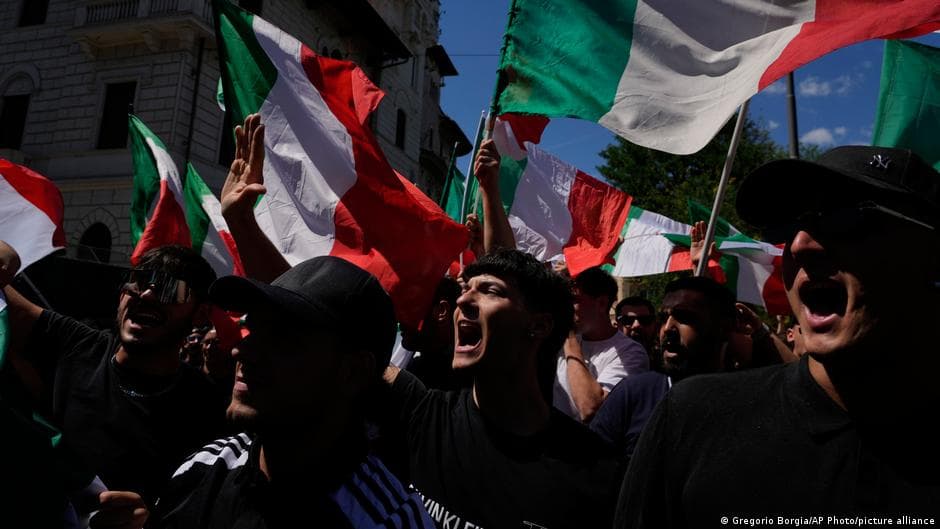 Thousands Gather in Rome for Competing Anti- and Pro-Migration Protests