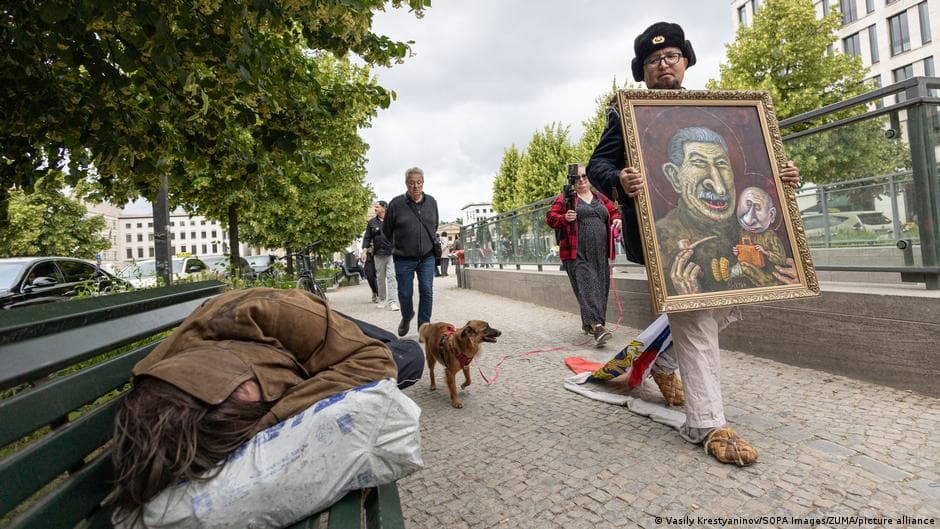 Suspect Arrested in Killing of Russian Artist and Putin Critic in Poland