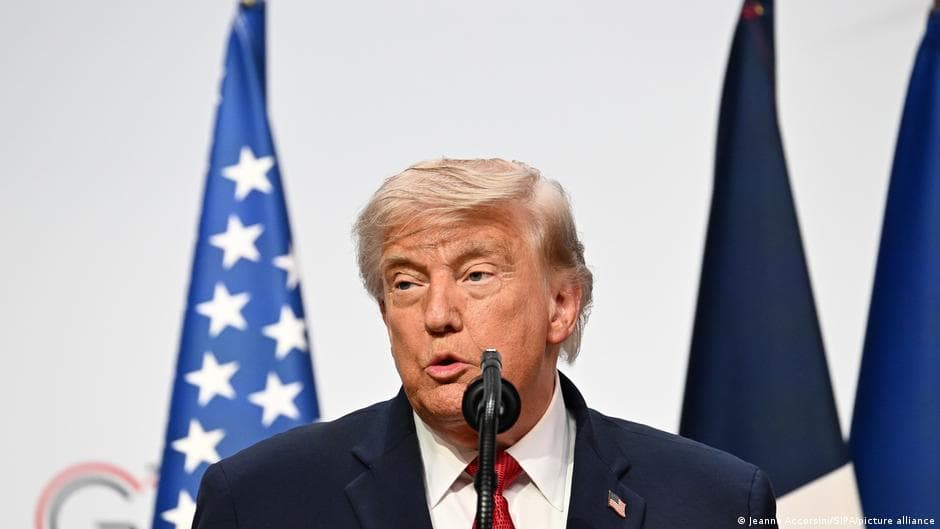 Trump and Pezeshkian Agree to Extend Ceasefire and Reopen Strait of Hormuz
