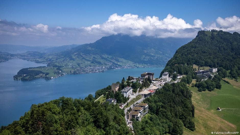 US and Iran Engage in Talks Amid Mixed Reactions in Switzerland