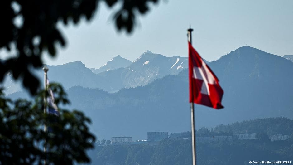 US and Iranian Delegations Arrive in Switzerland for Negotiations