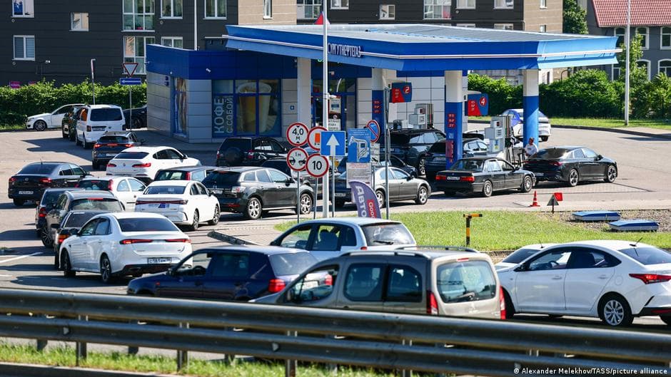 Fuel Crisis Intensifies in Russia Amid Ukrainian Attacks on Supply Lines