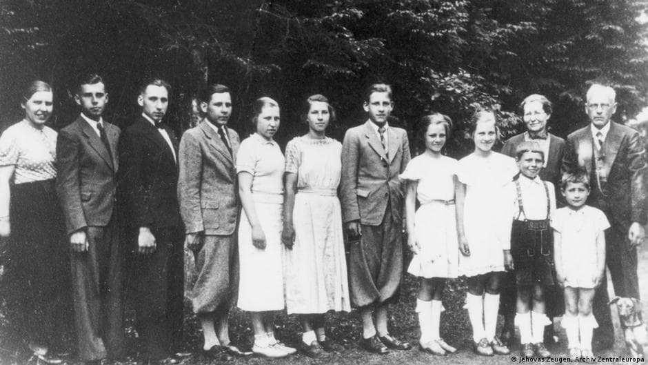 Jehovah's Witnesses Secure Partial Victory in Holocaust Archive Dispute in Germany