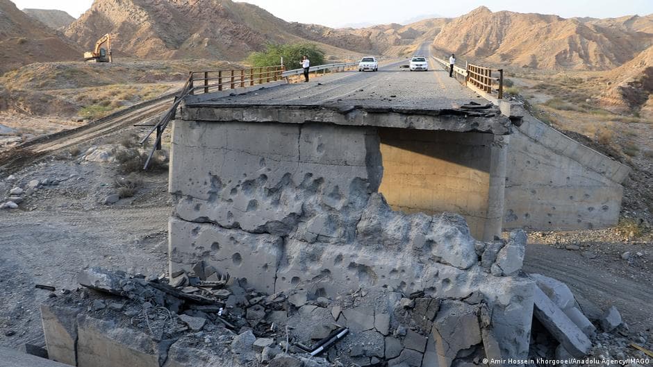 US Expands Military Strikes on Infrastructure in Southern Iran