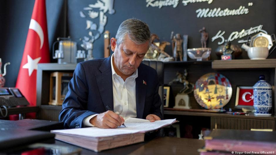 Ousted Turkish Opposition Leader Establishes Second-Largest Party