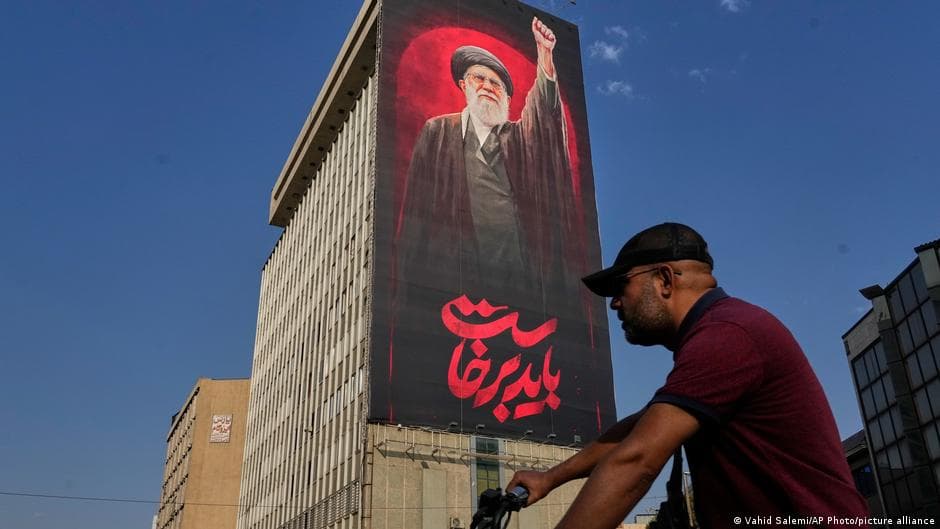 Iran Proposes Bill to Criminalize Contact with Foreign Entities
