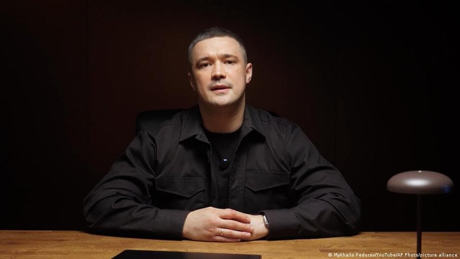 Former Ukrainian Defense Minister Critiques Leadership Amid Corruption Claims