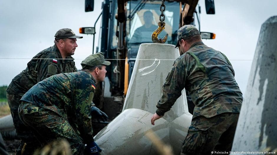 German Troops Assist Poland in Building Defensive Barrier Against Russia