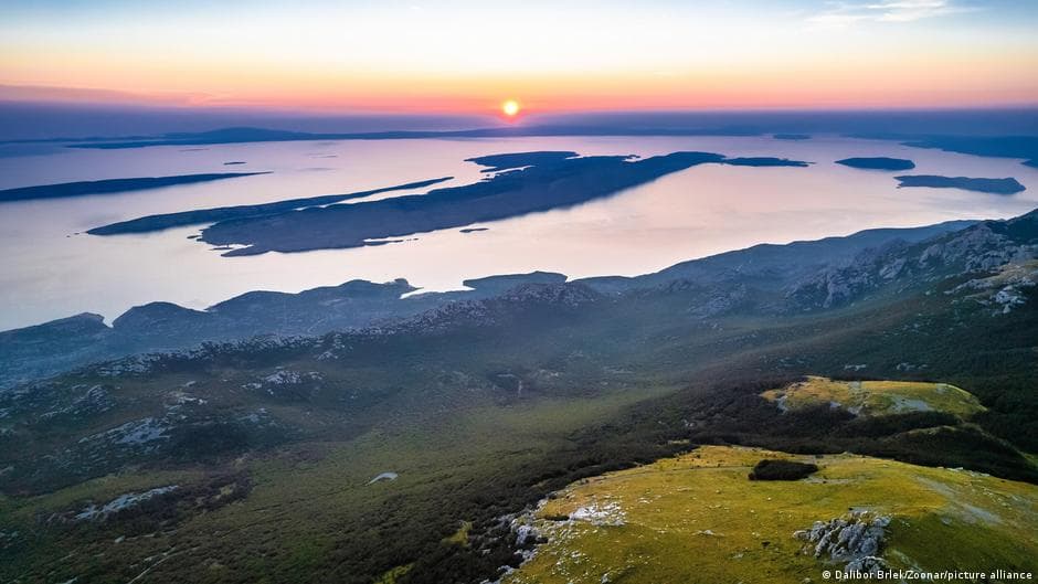 Small German aircraft crashes in Croatia's Velebit mountains, resulting in two fatalities