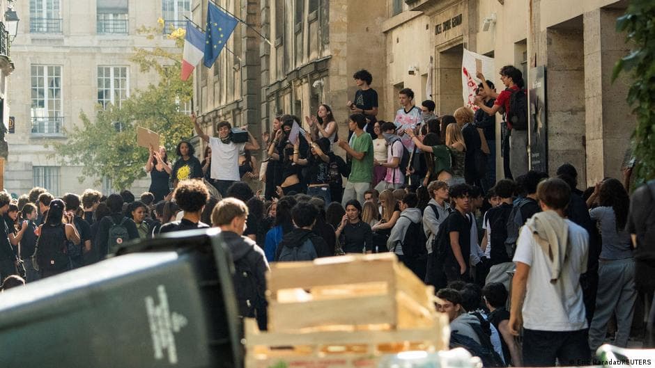 France Faces Challenge of Reducing Spending Amid Public Protests