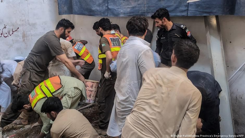 Roof Collapse at School in Peshawar, Pakistan Claims Lives of 17 Students