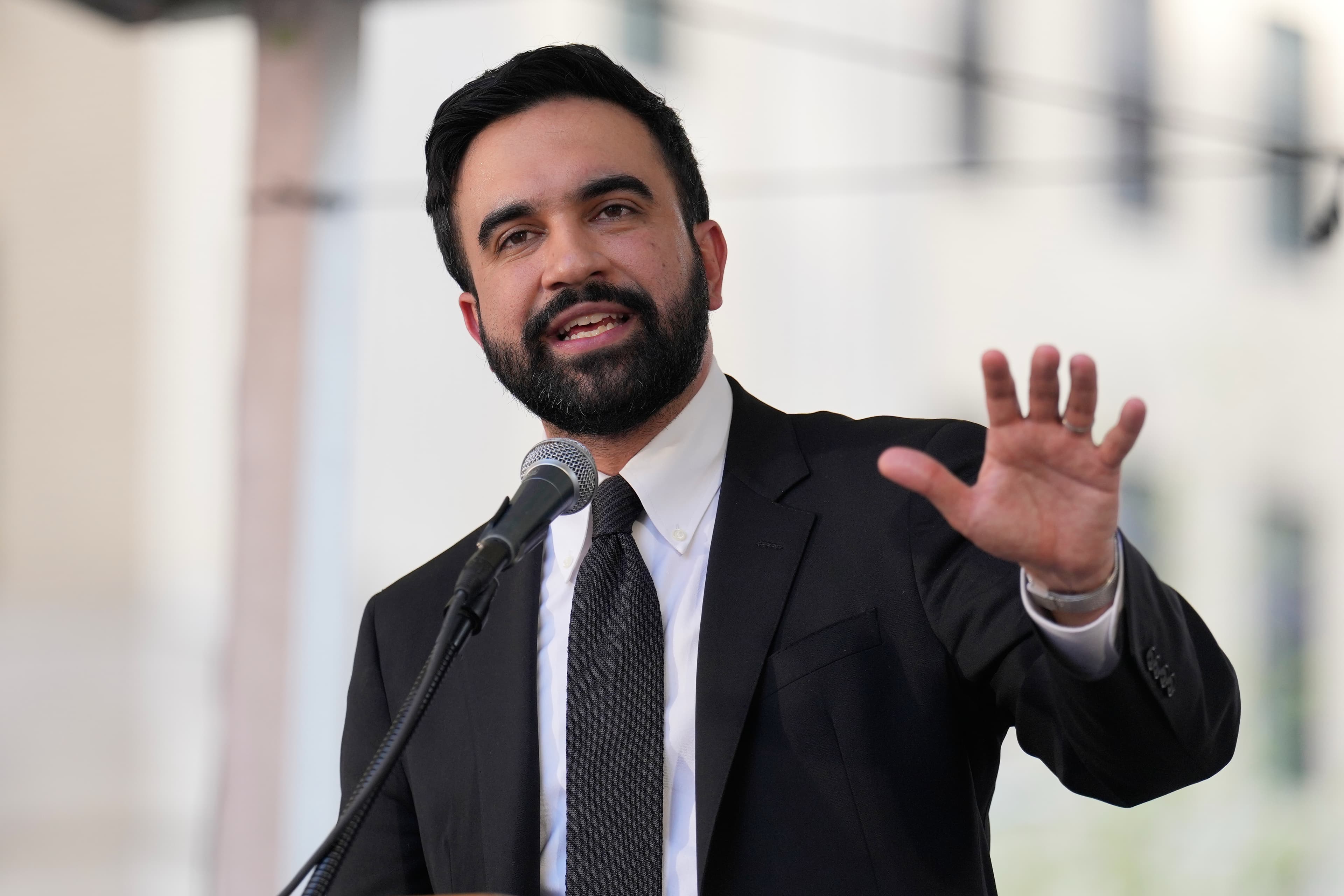 Growing Discontent Among Democrats with Mamdani in NYC's Outer Boroughs