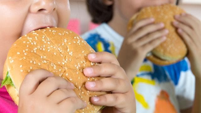 Türkiye'de en çok sipariş edilen hızlı yiyecekler arasında hamburger ve çikolata öne çıkıyor