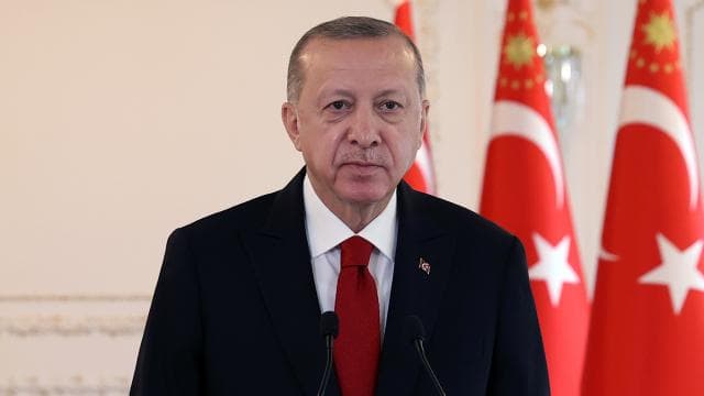 Cumhurbaşkanı Erdoğan, Aziz Yıldırım'ı telefonla tebrik etti