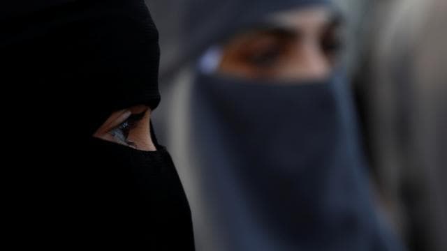 İtalya, yabancı öğrenci sayısını sınırlayan ve burka yasağı getiren düzenlemeyi onayladı