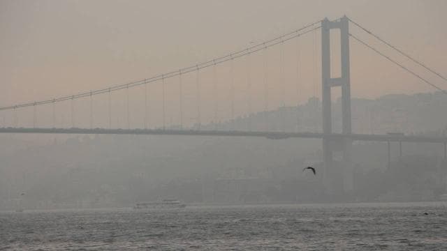 Sis nedeniyle Boğaz trafiği kapatıldı, vapurlar iptal edildi