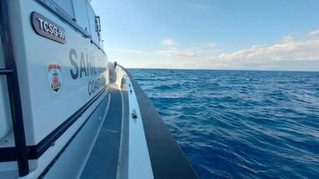 İzmir'de denizde sürüklenen 5 kişi kurtarıldı