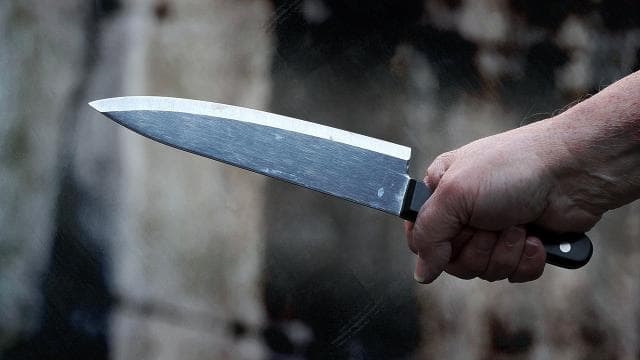 Paris'te bıçaklı saldırıda 3 kişi yaralandı