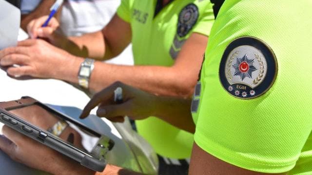 Dur ihtarına uymayan sürücüye 300 bin lira ceza kesildi
