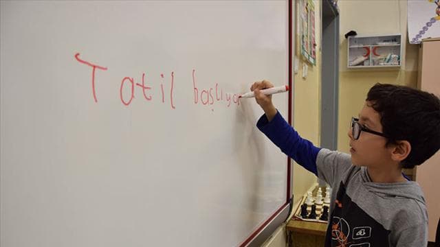 Yarıyıl tatili için 'karne zili' yarın çalacak