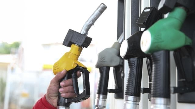 ABD'de benzin fiyatı Orta Doğu gerilimiyle 4 doları aştı