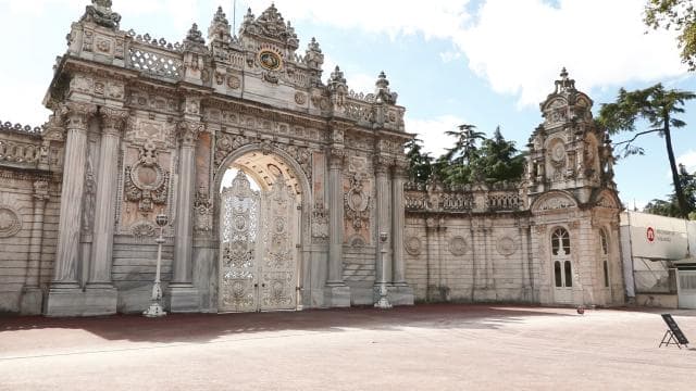 Engelli çocukların eserleri Dolmabahçe Sarayı'nda sergilenecek