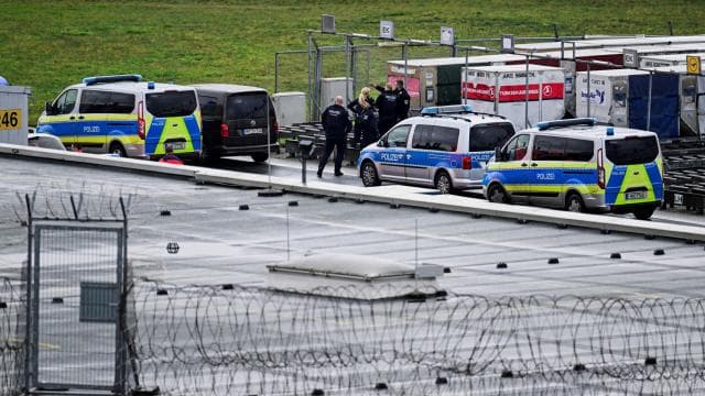 Hamburg Havalimanı'nda güvenlik nedeniyle tüm uçuşlar durduruldu