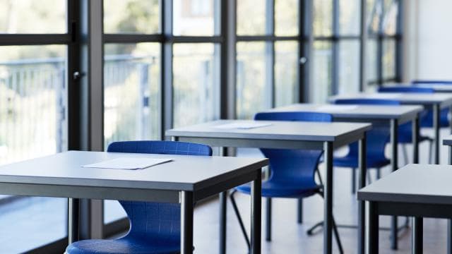 İngiltere'de aşırı sıcaklar okullarda eğitim aksatıyor