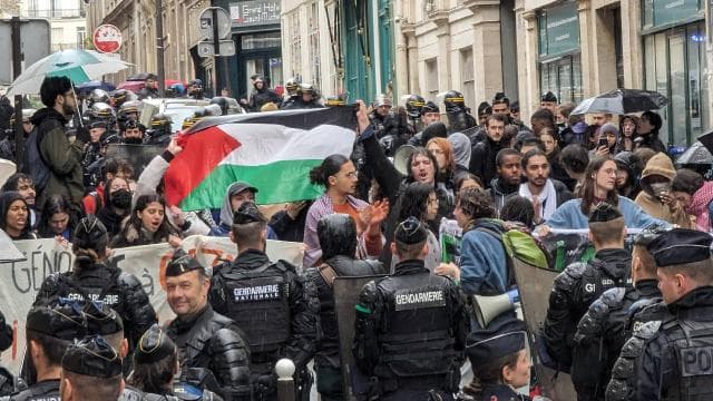 Fransa'da öğrencilerin Filistin'e destek eylemleri polis tarafından engelleniyor