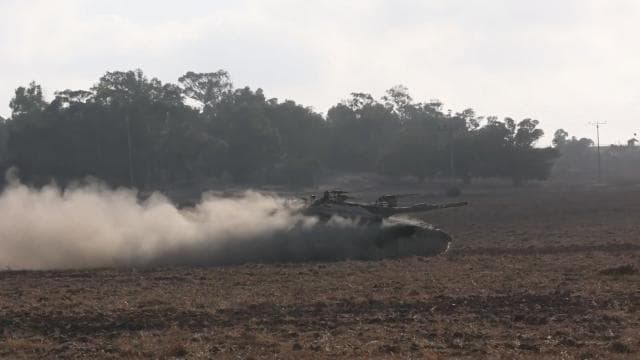 Hizbullah: İsrail'e ait iki savaş tankını füzelerle vurduk