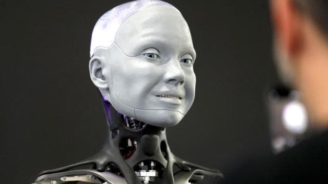İnsansı robotlar, robot okullarında iş hayatına hazırlanıyor