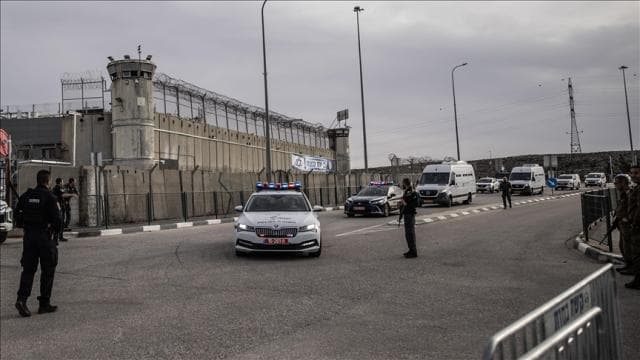 İsrail, Filistinli esirlerin hapishanelerine timsahlarla dolu hendekler yapacak