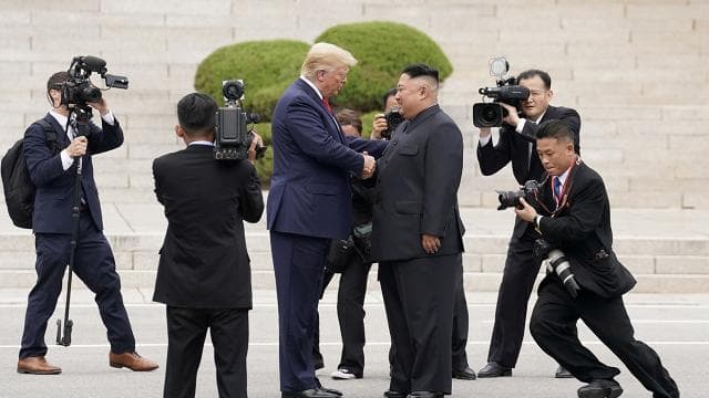 Trump, Kuzey Kore'ye İran savaşı nedeniyle askeri tatbikatları küçültecek