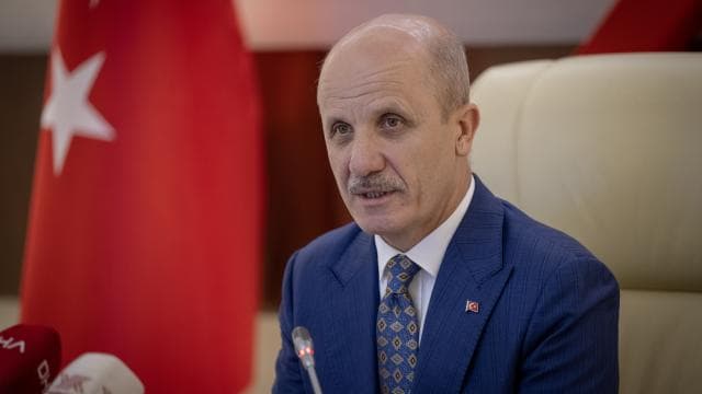 YÖK Başkanı Özvar, adaylara geleceğin meslekleri hakkında önerilerde bulundu