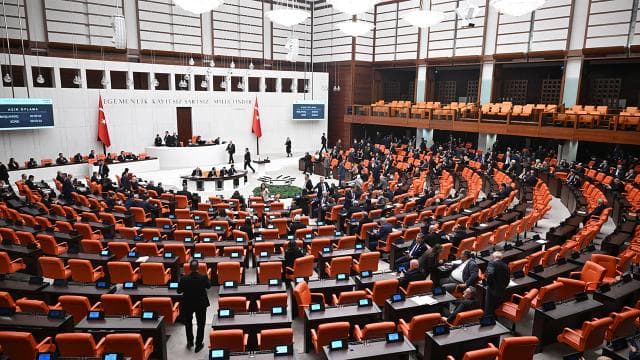 Emekli aylıklarını artıran kanun teklifi kabul edildi