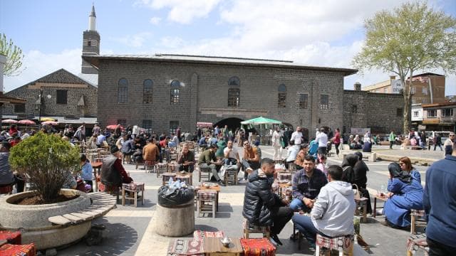 Yerli turistler aile ziyaretleri ve tatiller için 83,3 milyar lira harcadı