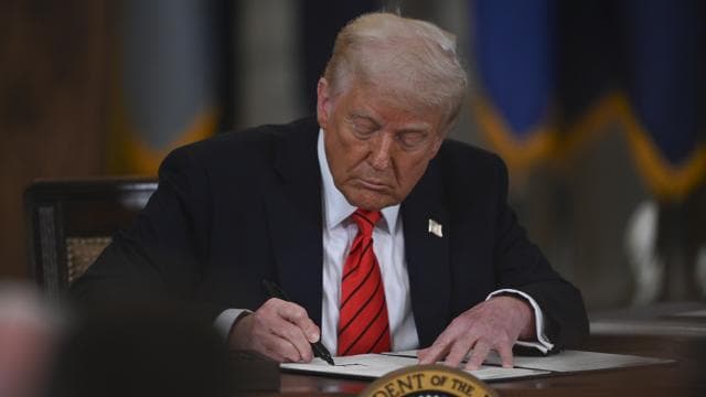 ABD Başkanı Trump'ın imzası banknotlarda yer alacak