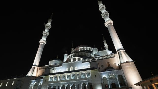 15 Temmuz'da tüm camilerde sela okunacak