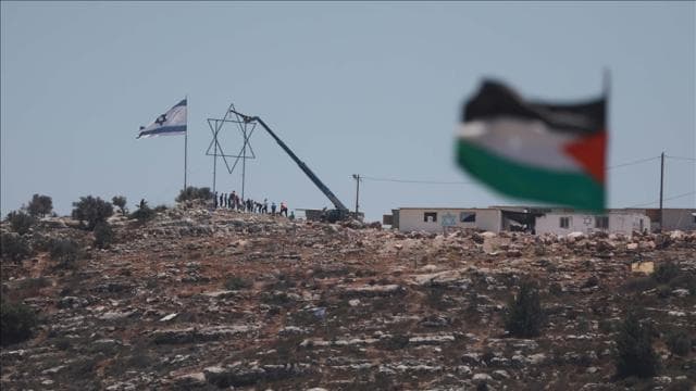 İşgalci İsrailliler, Nablusta bir kız okuluna saldırdı