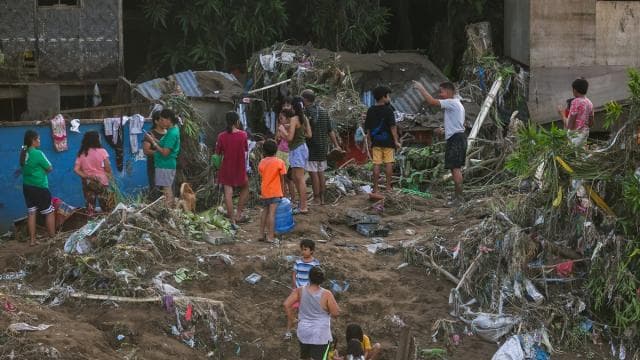 Filipinler'deki 7,8 büyüklüğündeki depremde ölü sayısı 68'e ulaştı