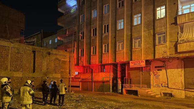 Diyarbakır'da 8 katlı bina tedbiren boşaltıldı