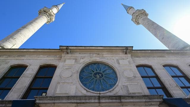 Hırkai Şerif'in muhafaza edildiği cami: Hırkai Şerif Camii
