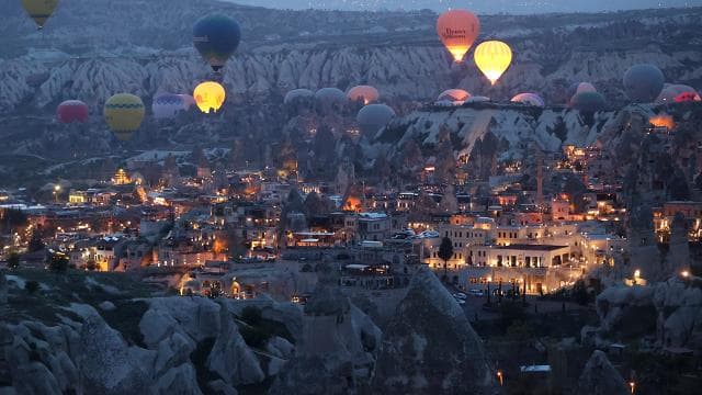 Kapadokya'da rüzgar ve yağmur balon turlarına engel oldu