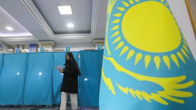 Kazakistan'da yeni anayasa için yapılan referandum yeterli katılım oranıyla geçerli kabul edildi
