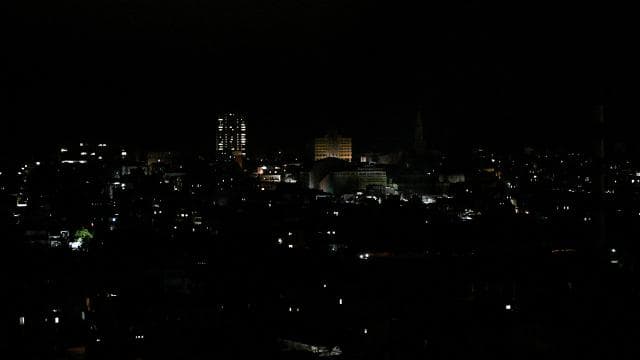 Küba'da ülke geneli tamamen karanlığa gömüldü