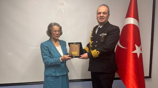 MSB'den NASA'da çalışan Türk asıllı Kumrucu'ya 'anı plaketi'