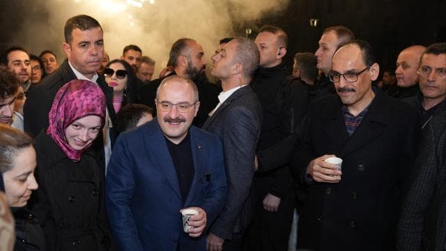 TBMM Sanayi Komisyonu Başkanı Varank, Ankara'da vatandaşlarla sahurda buluştu