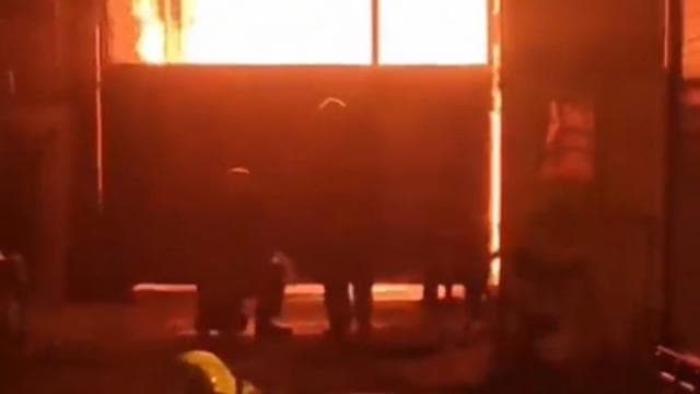 Adana'da mobilya atölyesinde yangın